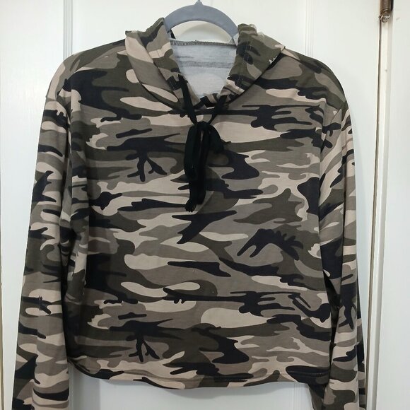 CROPPED CAMO HOODIE, SIZE MEDIUM, WOMENS - Picture 1 of 4